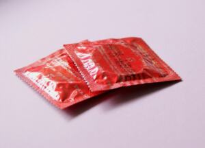 how to use a female condom