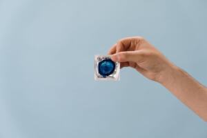 female condom vs male condom